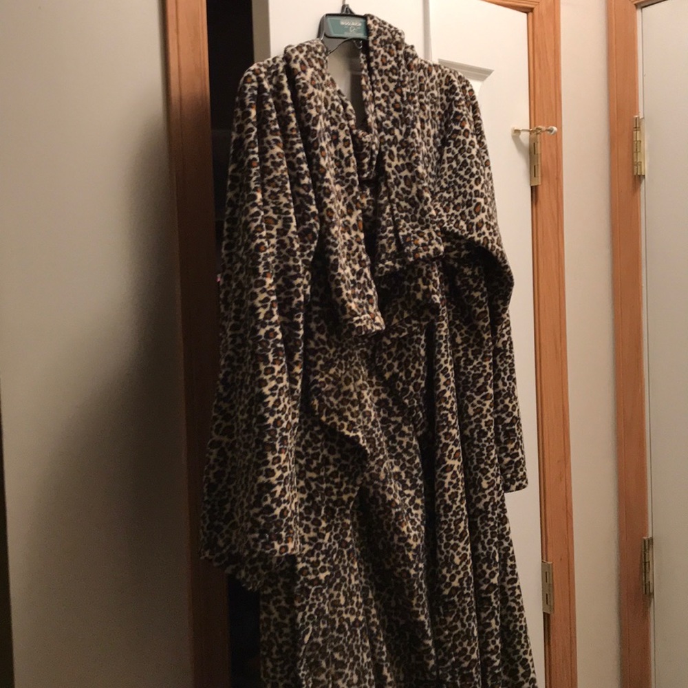 Snuggie/Robe